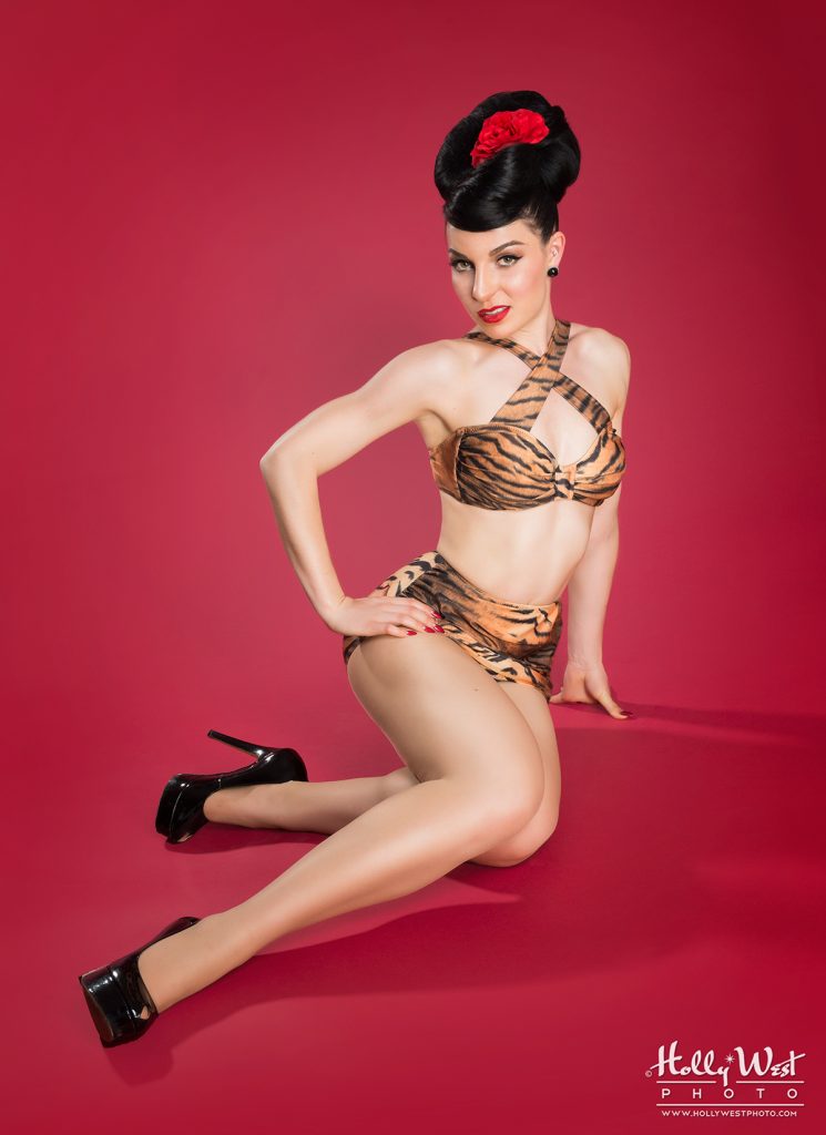 Lucy Luxe pinup model